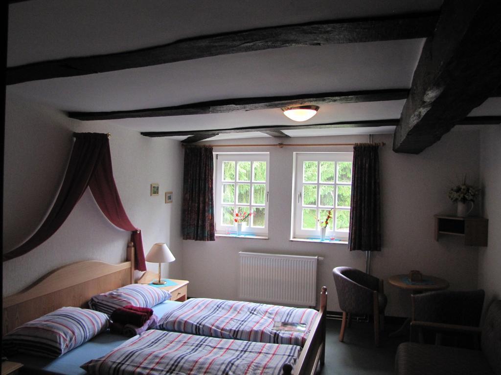 Hof Guttels Waldgasthof Ferienpension Rotenburg an der Fulda Bagian luar foto