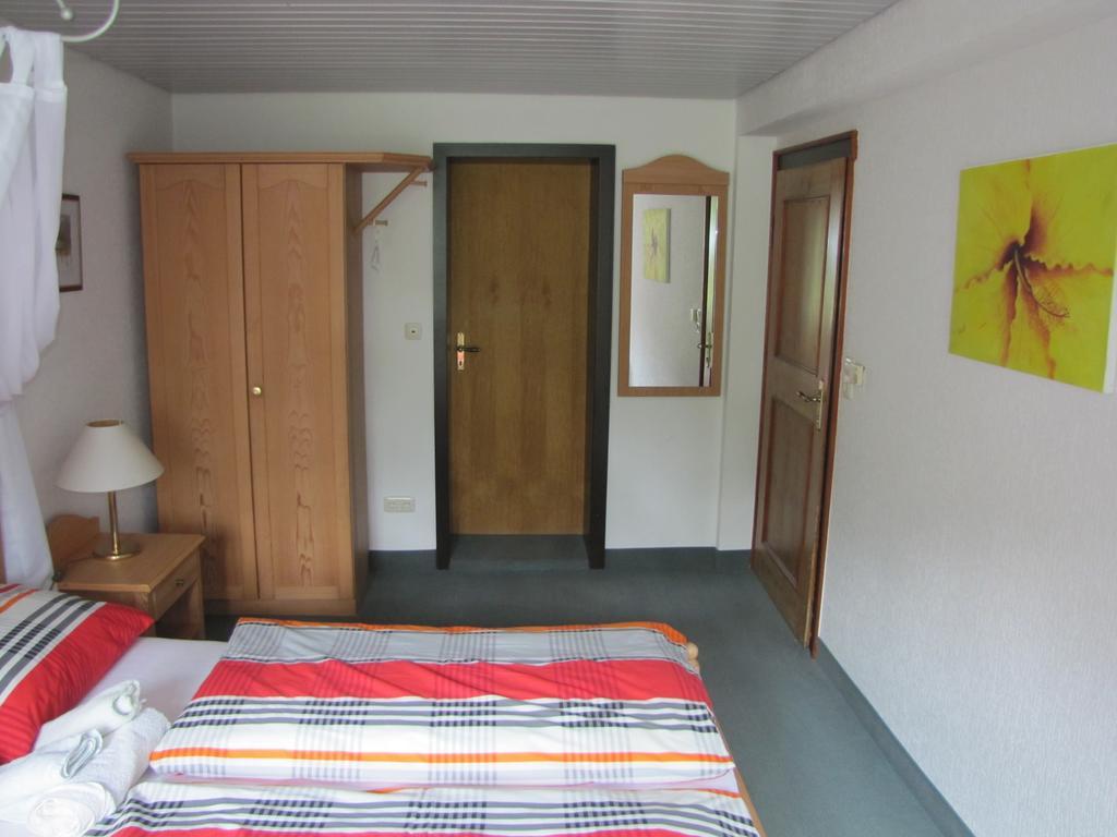 Hof Guttels Waldgasthof Ferienpension Rotenburg an der Fulda Bagian luar foto